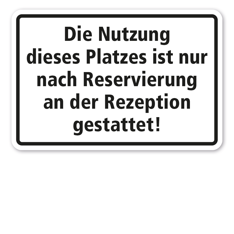 Hinweisschild Die Nutzung dieses Platzes ist nur nach Reservierung an der Rezeption gestattet